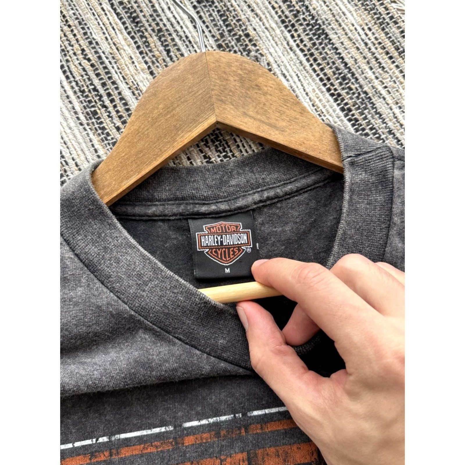 Harley Davidson VINTAGE Harley-Davidson T-Shirt Gray Size M Men Harley-Davidson 3d Emblem Biker USA Streetwear 80s 90s Cartoon Classic Size US M / EU 48-50 / 2 - 5 Thumbnail