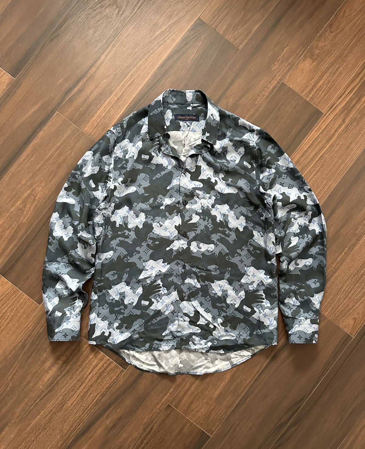 Louis Vuitton Louis Vuitton Monogram Silk Shirt Size US XL / EU 56 / 4 - 1 Thumbnail