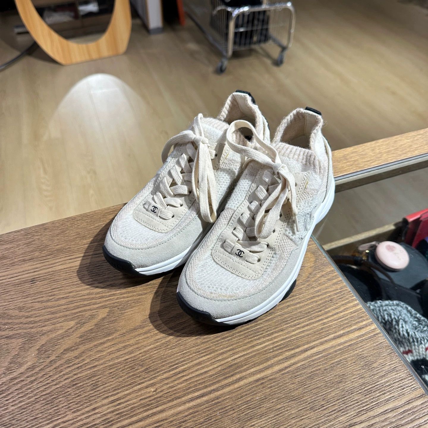 Chanel Chanel may747 23B Beige Logo Knit Sneaker 36 Size US 5.5 / IT 35.5 - 1 Thumbnail