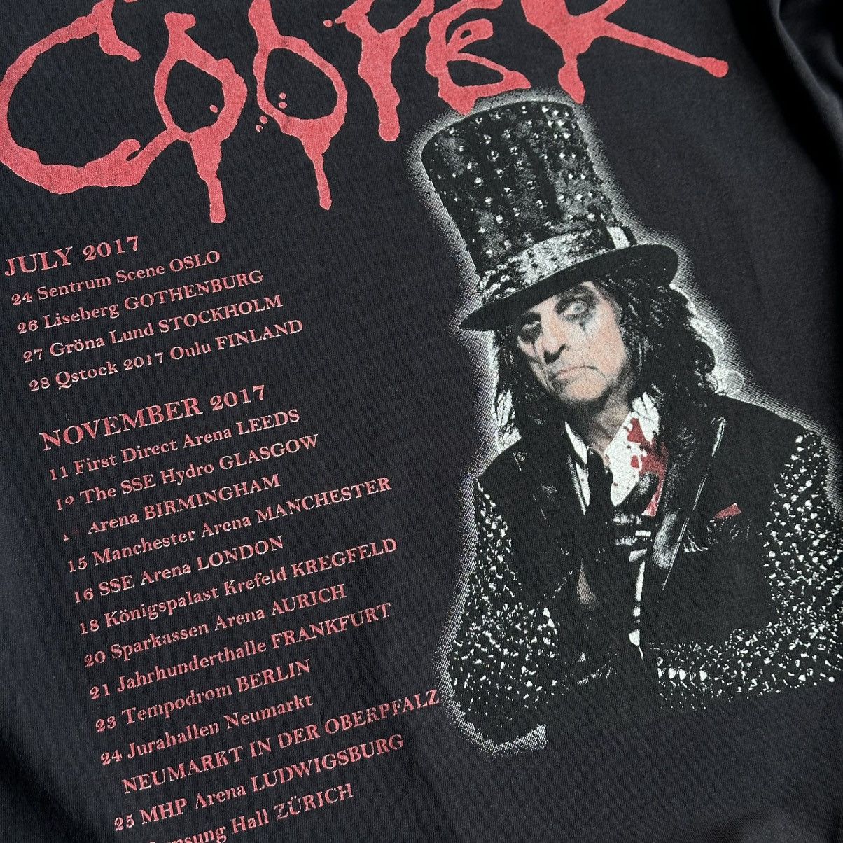 Band Tees Vintage Alice Cooper Tour 2017 Band Tee y2k Size US L / EU 52-54 / 3 - 6 Thumbnail