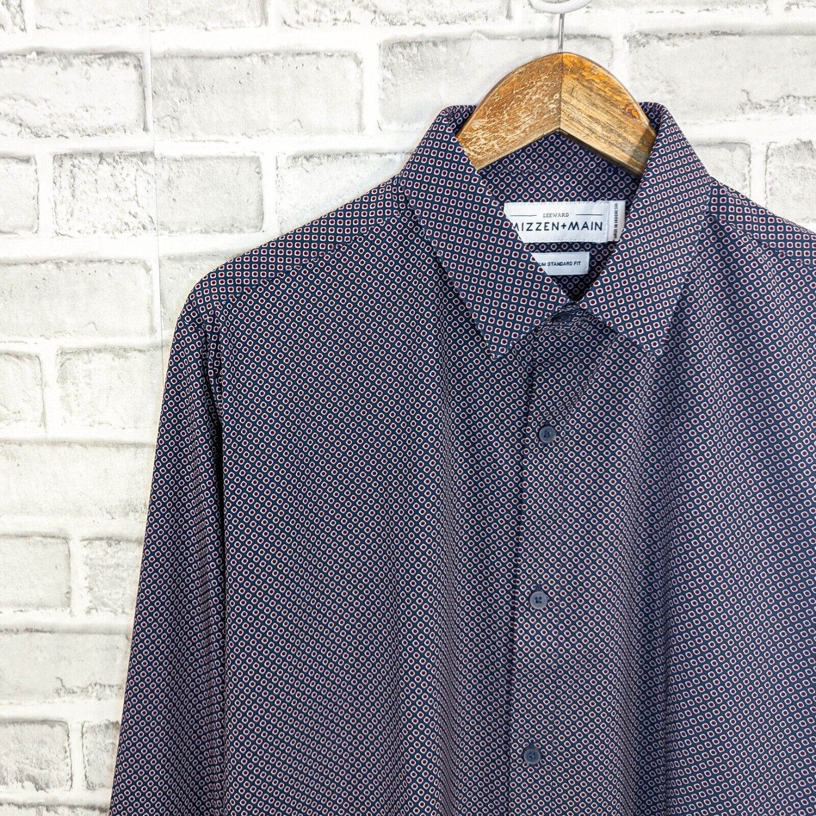 Mizzen+Main MIZZEN + MAIN Standard Fit Button up Shirt Navy Red print Size US M / EU 48-50 / 2 - 5 Thumbnail