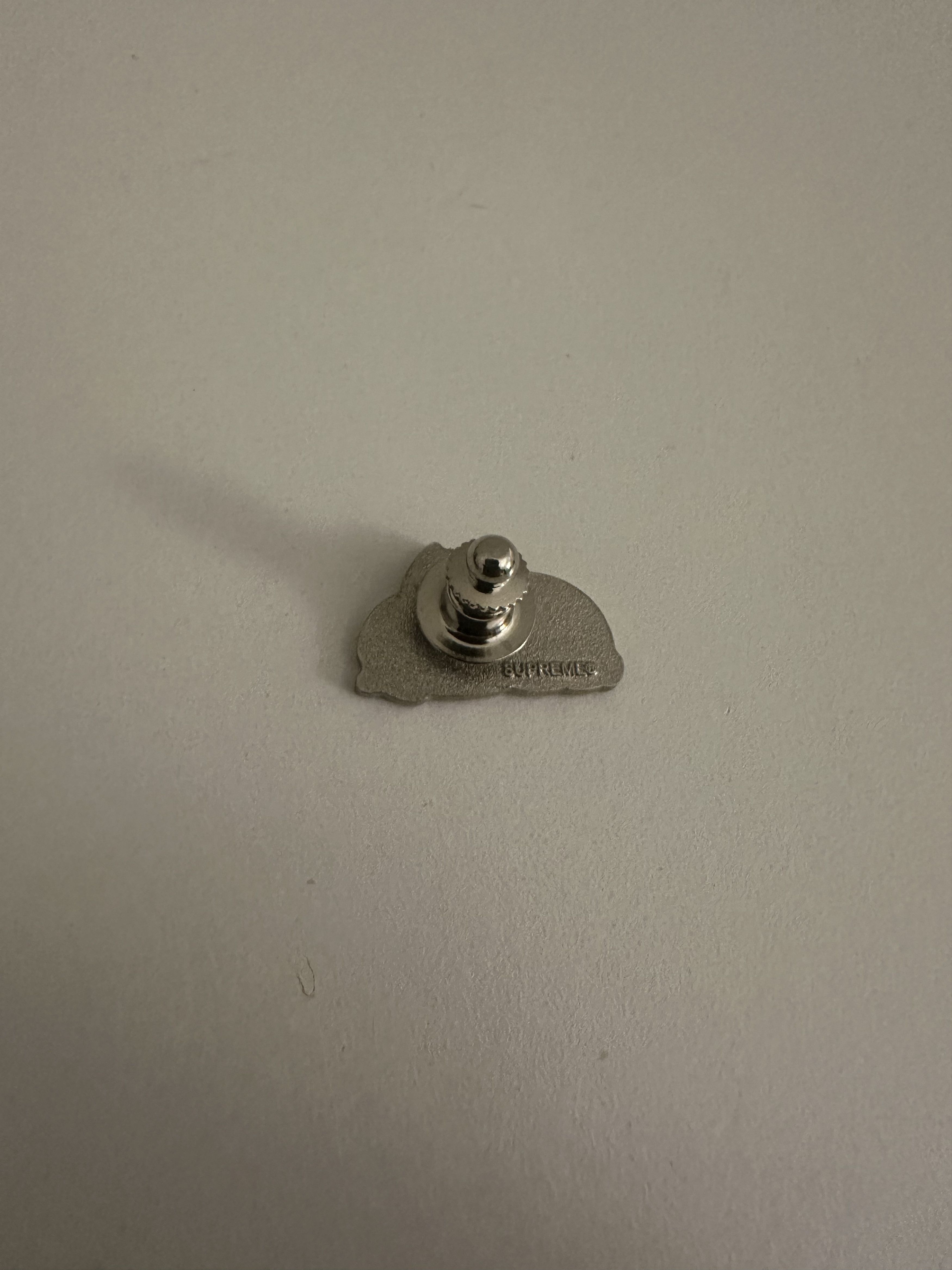Supreme Supreme White Rabbit Pin FW16 Size ONE SIZE - 3 Thumbnail