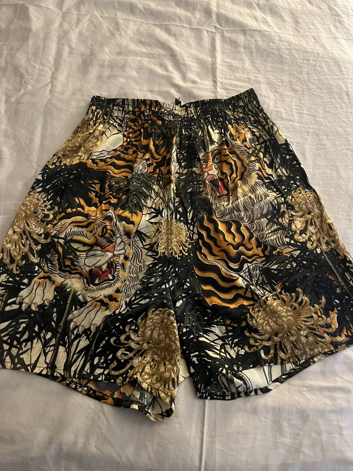 Dsquared2 Dsqaured2 tiger print silk shorts Size US 34 / EU 50 - 1 Thumbnail