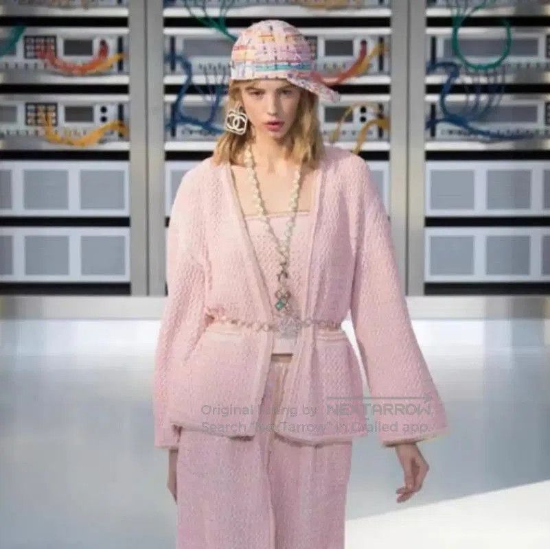 Chanel Pink Silk Cardigan for Women .