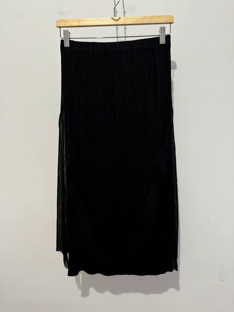 Issey Miyake size:4 Black pleated skirt
