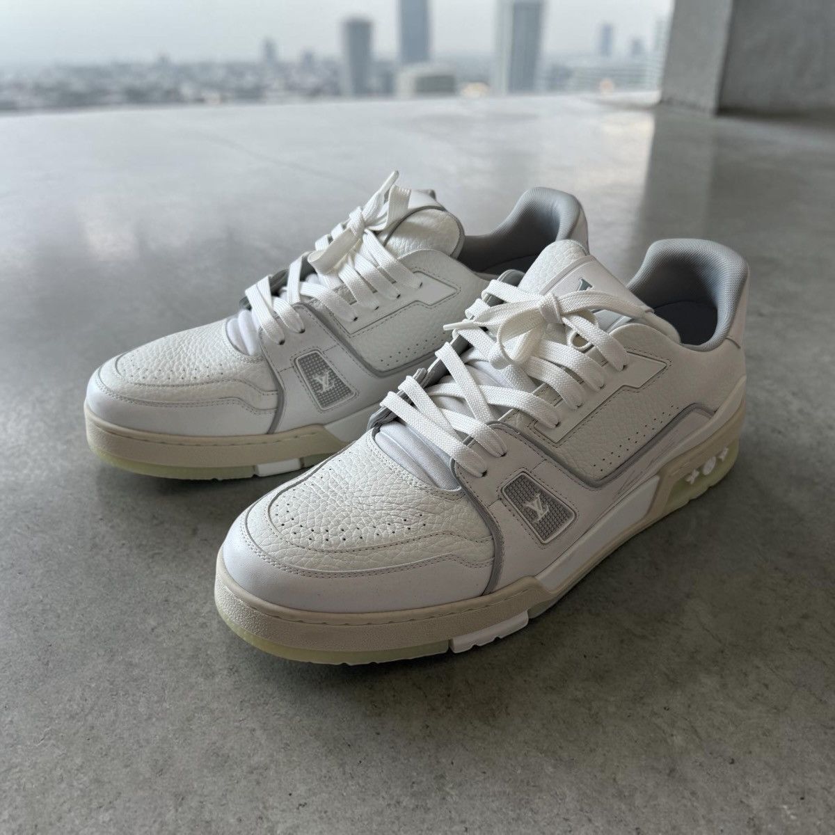 Louis Vuitton Louis Vuitton White Sneakers Size US 10 / EU 43 - 1 Thumbnail