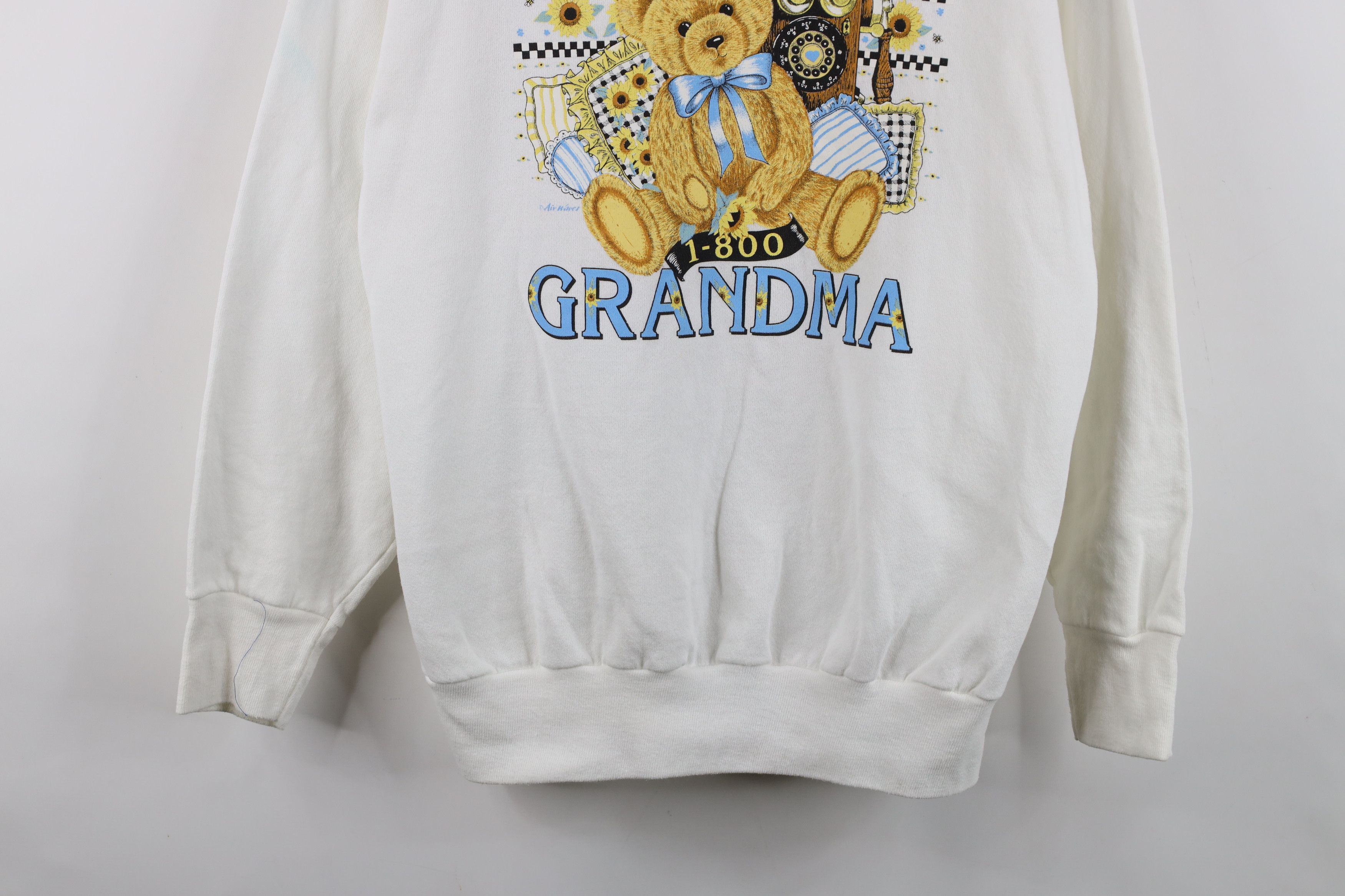 Vintage Vintage 90s Sunflower Bear Grandma Hug Sweatshirt White USA Size L / US 10 / IT 46 - 3 Thumbnail