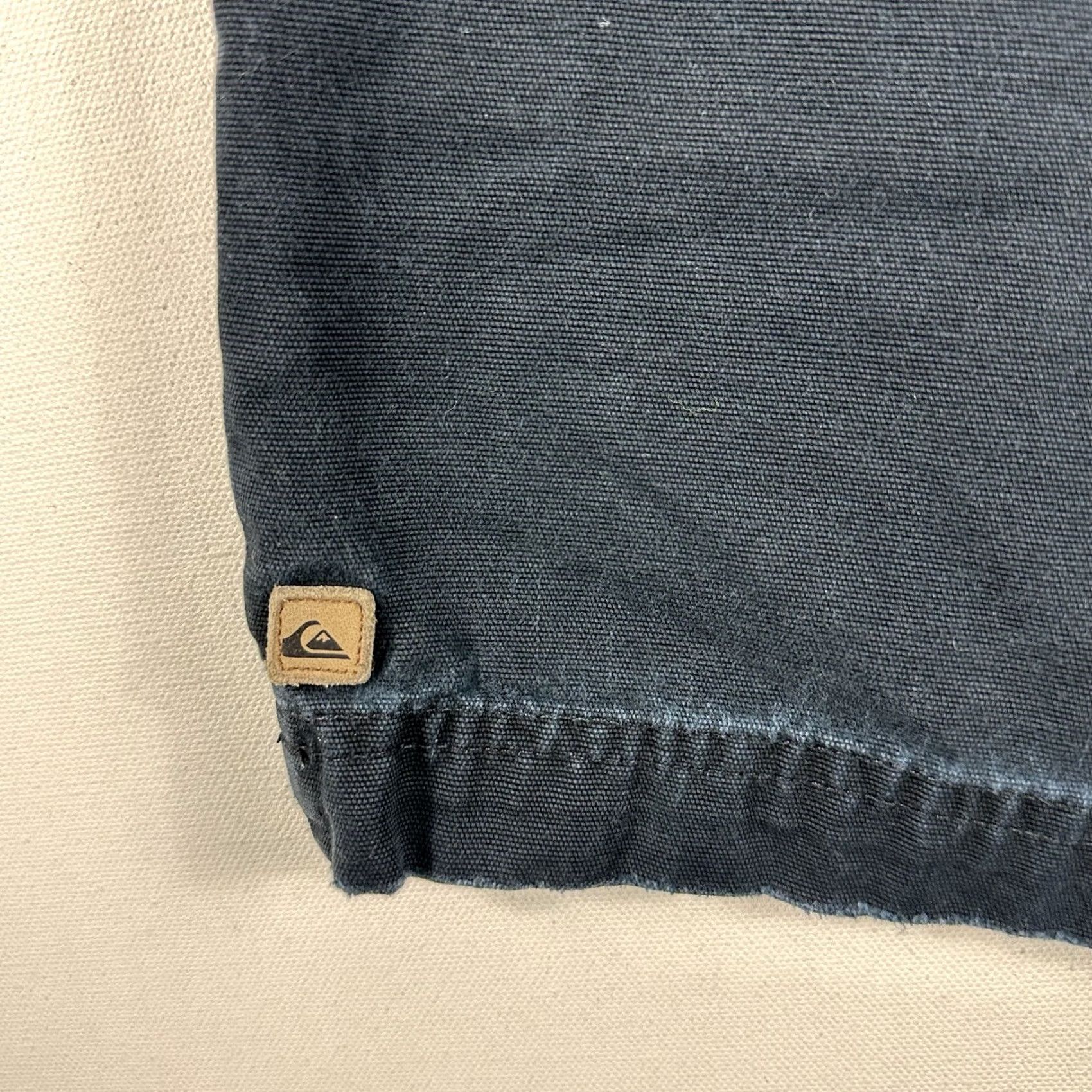 Vintage VINTAGE Quiksilver Chino Shorts Mens 36 Navy Blue Beach Surf Skateboard Denim Size US 36 / EU 52 - 6 Thumbnail