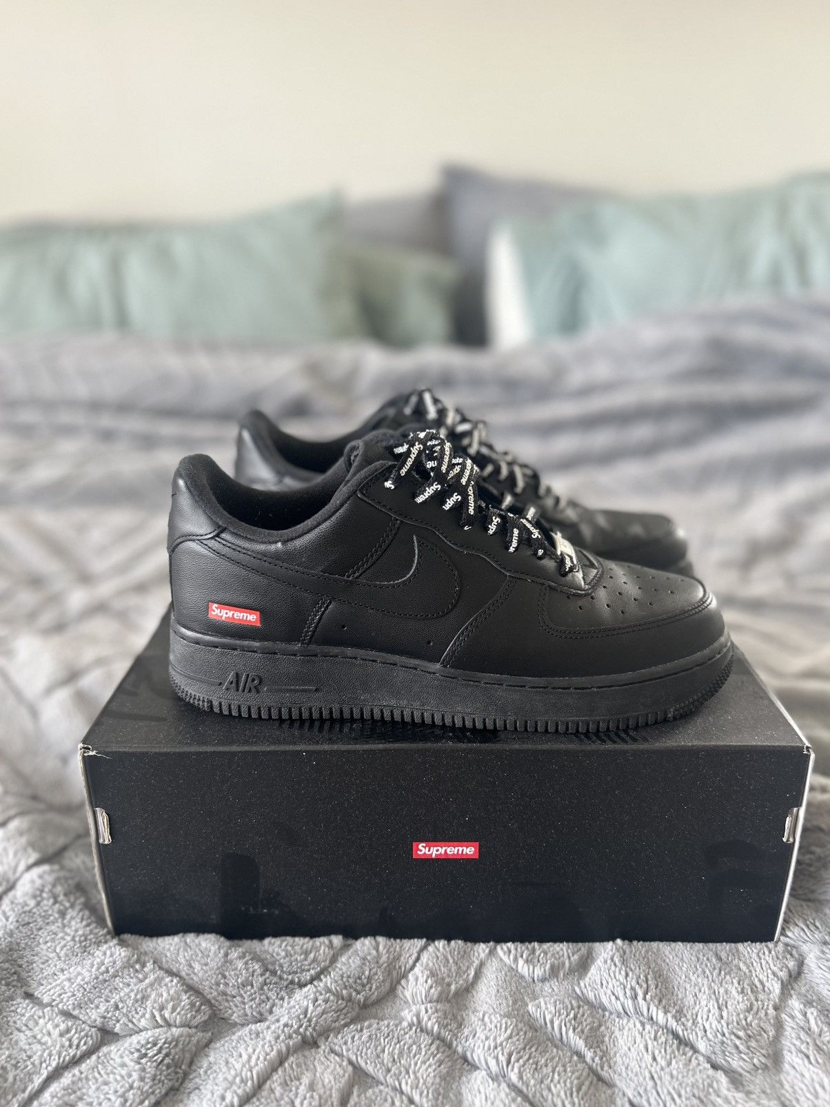 Nike × Supreme Supreme Low Top Air Force 1s Size US 9 / EU 42 - 3 Thumbnail