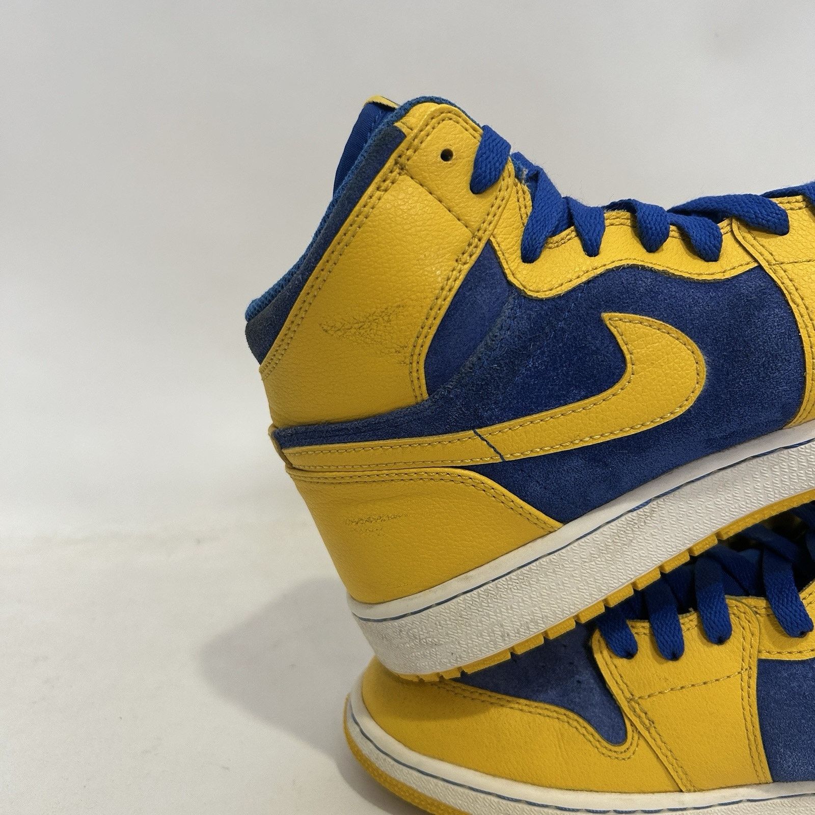 Nike Nike Air Jordan Retro 1 High OG GS “Yellow Laney Blue” 2013 Size US 8.5 / IT 38.5 - 13 Thumbnail