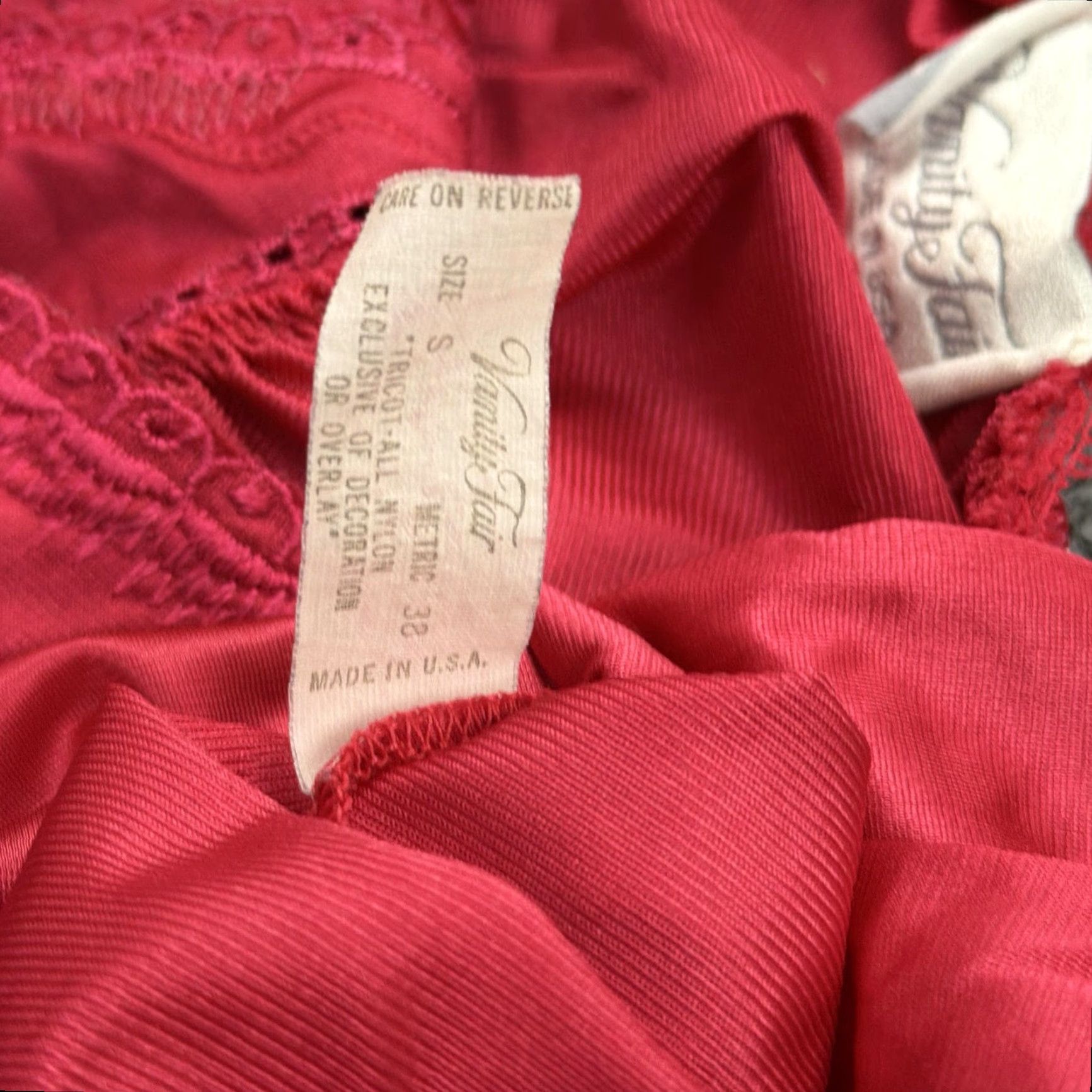 Vintage VINTAGE Vanity Fair Nightgown Womens S Red Nylon Lace Tricot Made USA 70s Gown Sleeveless Embroidered Size ONE SIZE - 4 Thumbnail