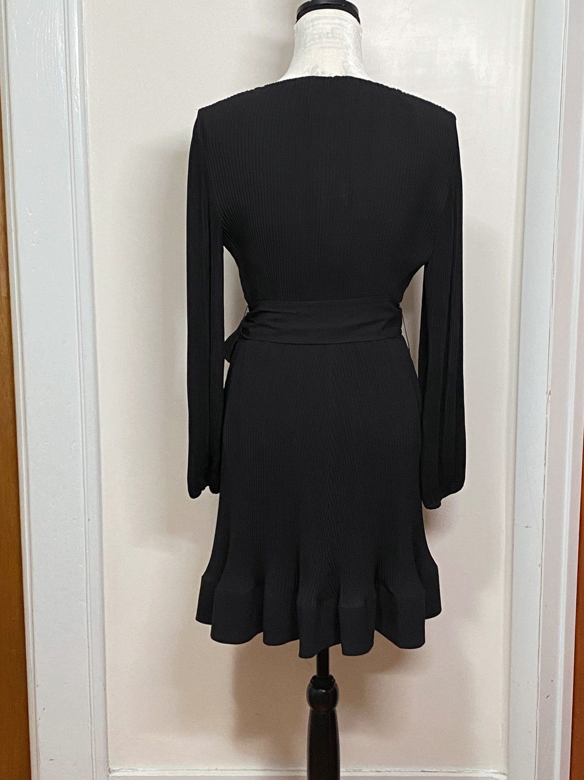 MILLY Milly Embellished Pleated V-Neck Minidress size 6 Size M / US 6-8 / IT 42-44 - 9 Thumbnail