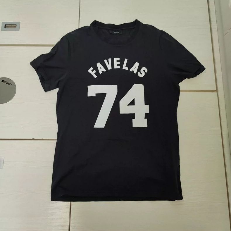 Givenchy Givenchy Short-sleeved T-shirt, size L, 70% new Size US L / EU 52-54 / 3 - 1 Thumbnail