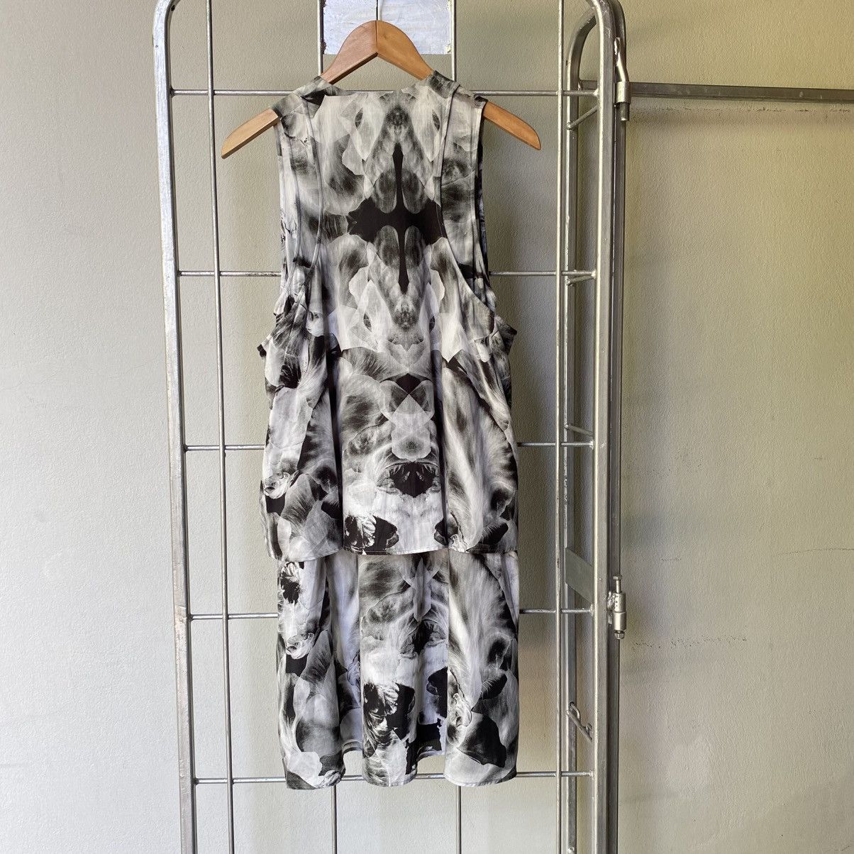 Alexander McQueen ALEXANDER MQUEEN Black & White Abstract Sleeveless Dress Size XS / US 0-2 / IT 36-38 - 4 Thumbnail