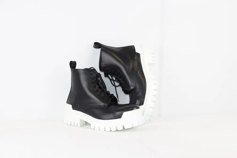 Balenciaga o1rshd1 Worn-Out Effect Leather Strike Bootie L20 in Khaki Size US 8 / EU 41 - 11 Thumbnail