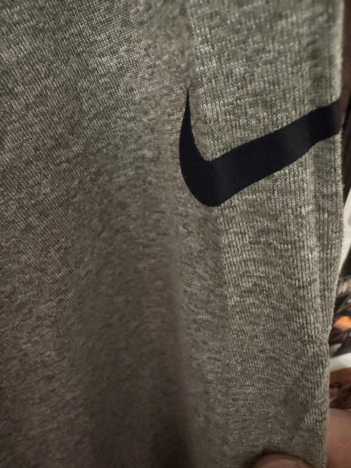 Nike New England Patriots Long Sleeve T-Shirt Men L Gray Nike Size US L / EU 52-54 / 3 - 4 Thumbnail