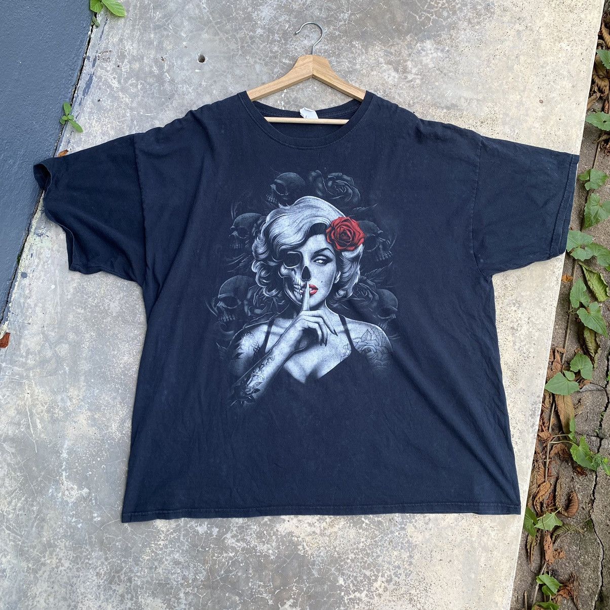 VINTAGE MARILYN MONROE SKULL & ROSE PRINTED FADED BLACK TEE