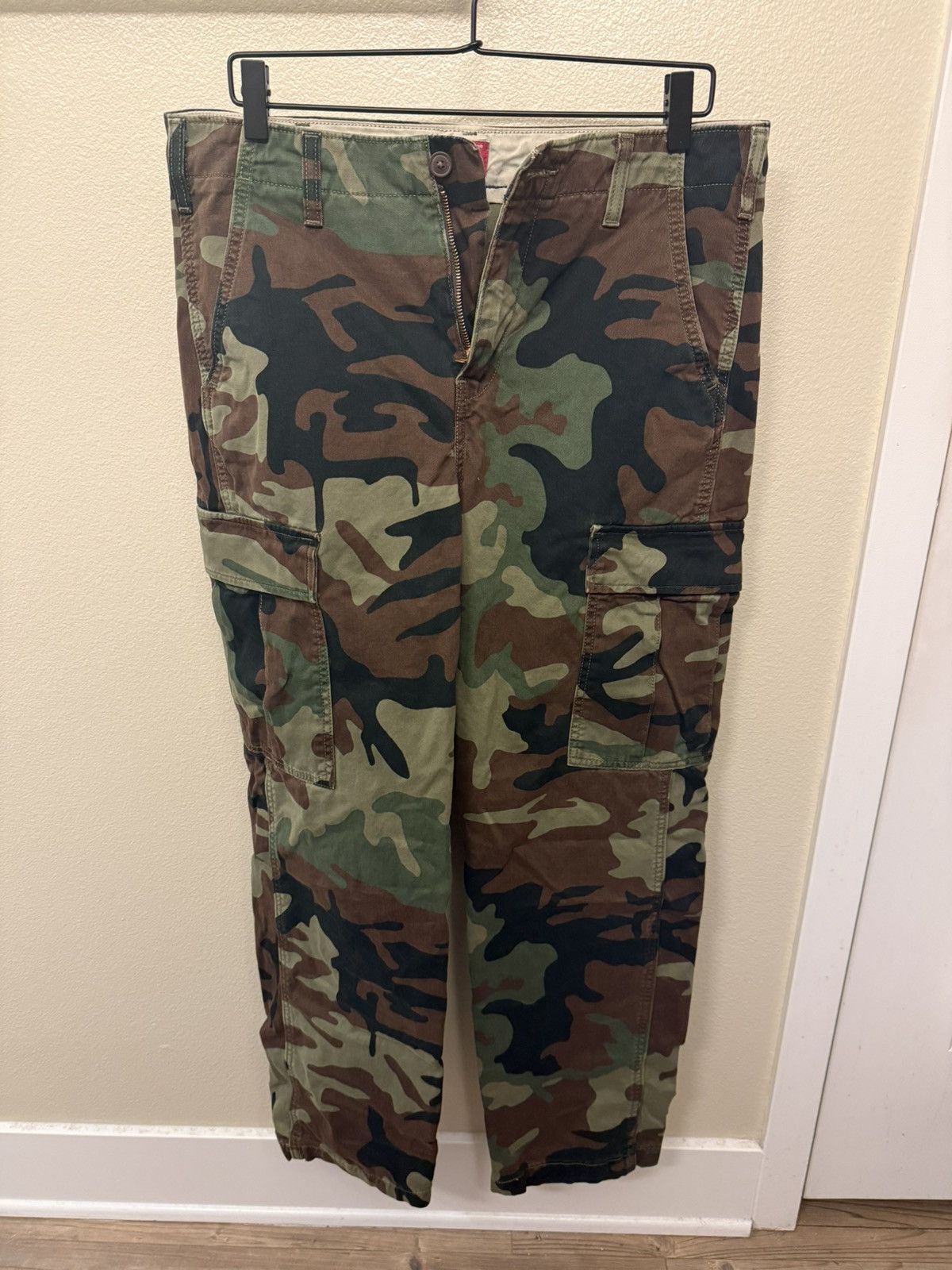 Levi's Levi’s XX Cargo Straight Fit Camo Pants Size US 33 - 1 Thumbnail