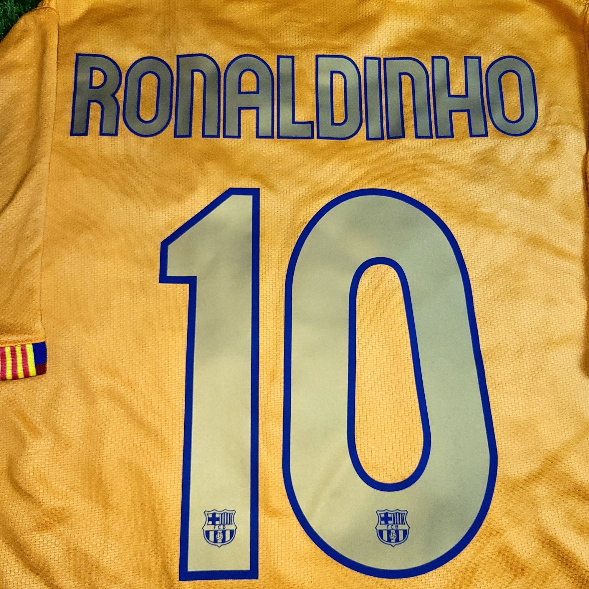 Nike Ronaldinho Barcelona 2006 2007 Away Soccer Jersey Shirt M Size US M / EU 48-50 / 2 - 4 Thumbnail
