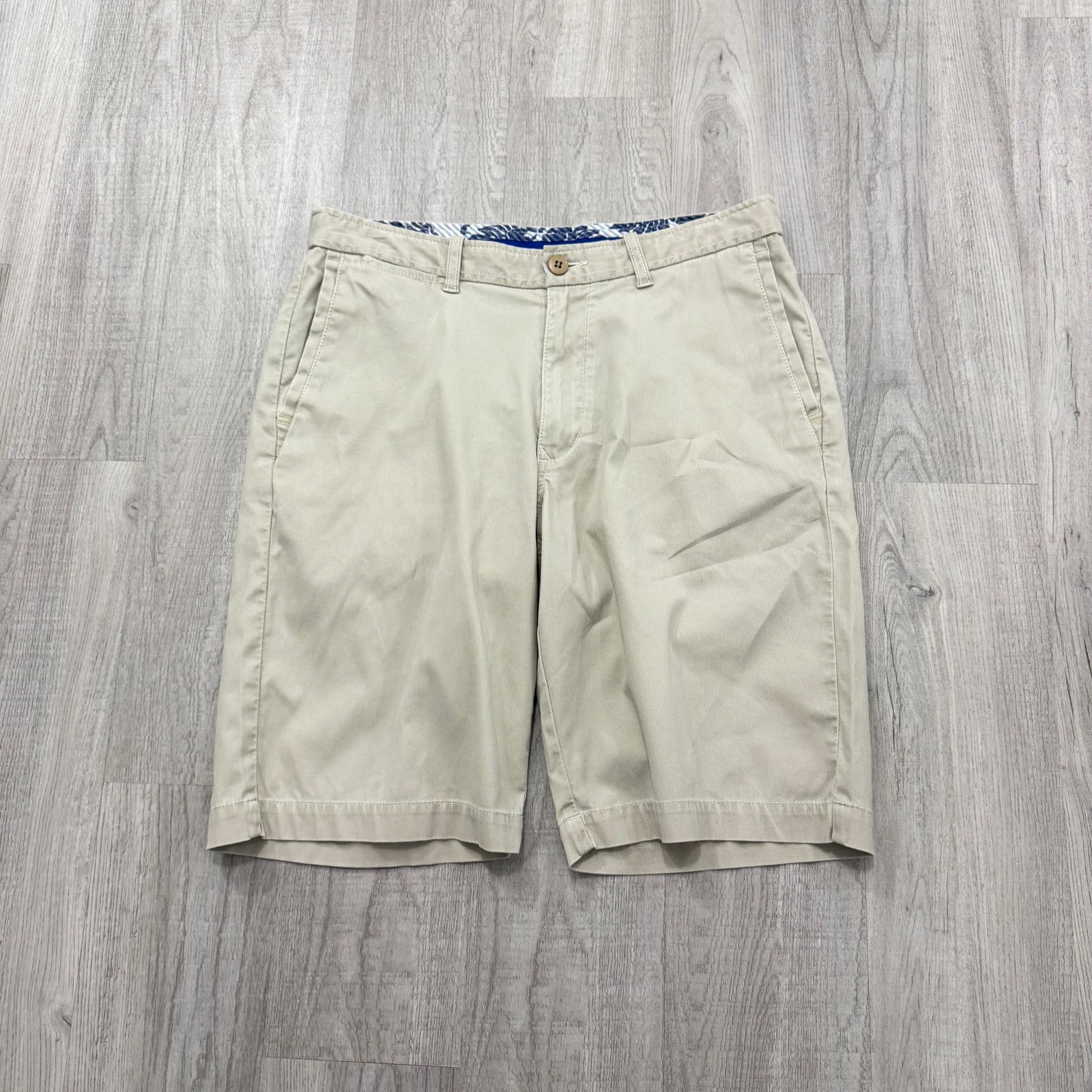 Tommy Bahama Tommy Bahama Chino Shorts Men's 33 Beige 11" Inseam Golf Size US 33 - 1 Thumbnail