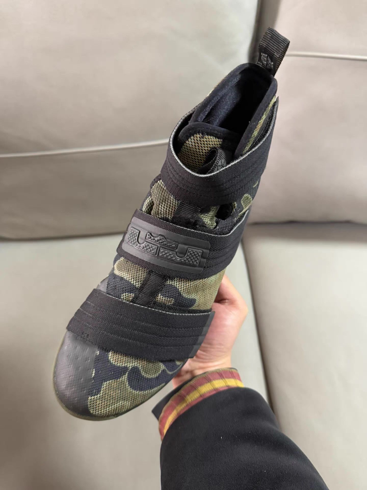 Nike LBJ Soldier 10 Camouflage practical basketball shoes Ｑ20 Size US 8 / EU 41 - 2 Thumbnail