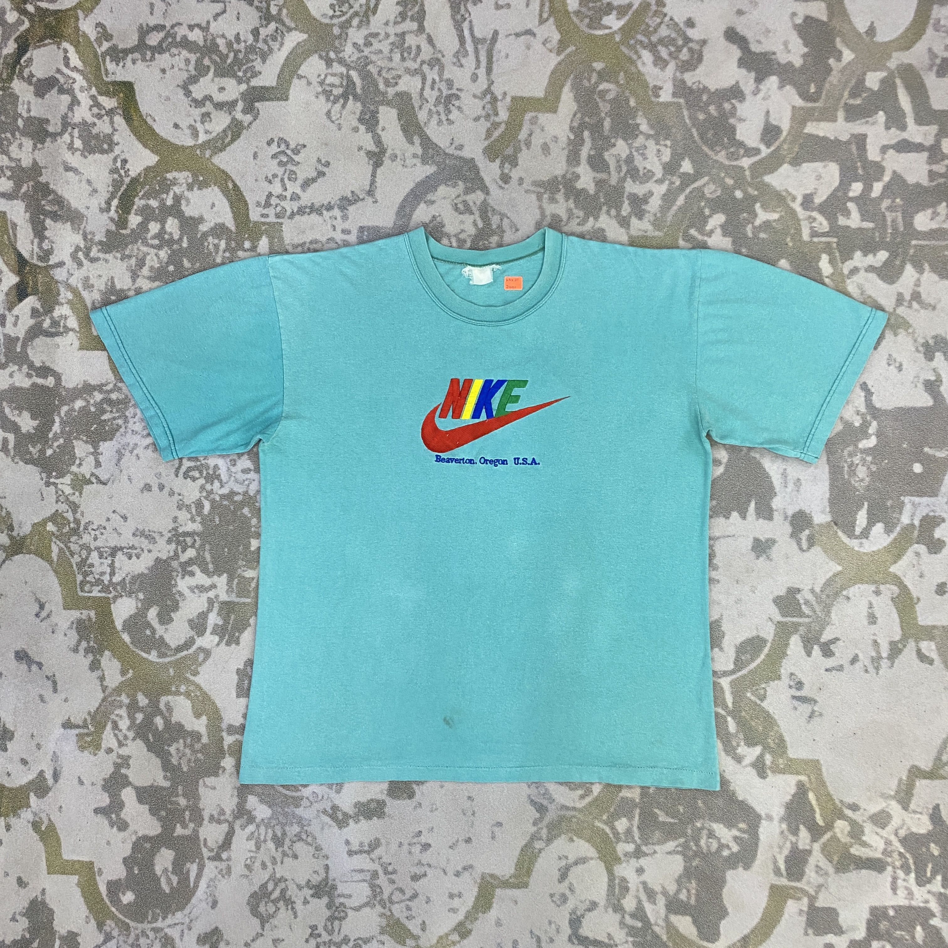 Nike Vintage Nike Embroidery Beaverton,Oregon USA Tshirt - J001 Size US L / EU 52-54 / 3 - 1 Thumbnail