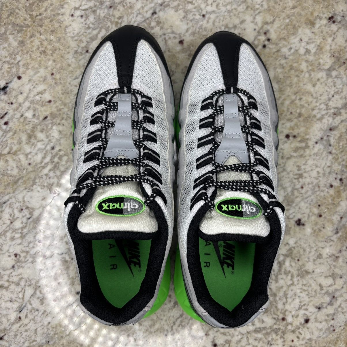Nike Size 10.5 - Nike Air Max 95 Volt Black 2014 Clean With Box Size US 10.5 / EU 43-44 - 6 Thumbnail