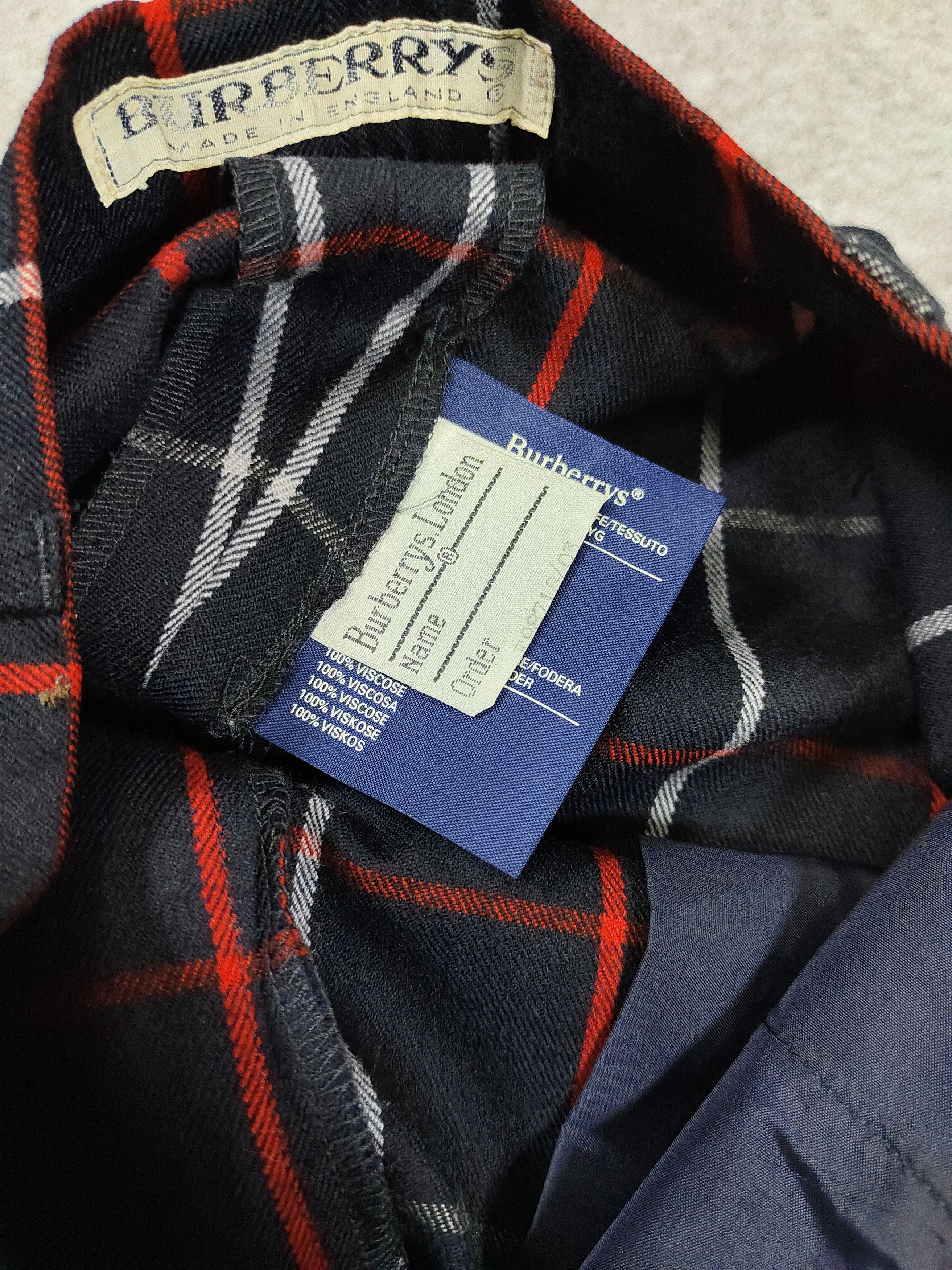 90s Burberrys- Classic Minimal Tartan Pattern Wool Short