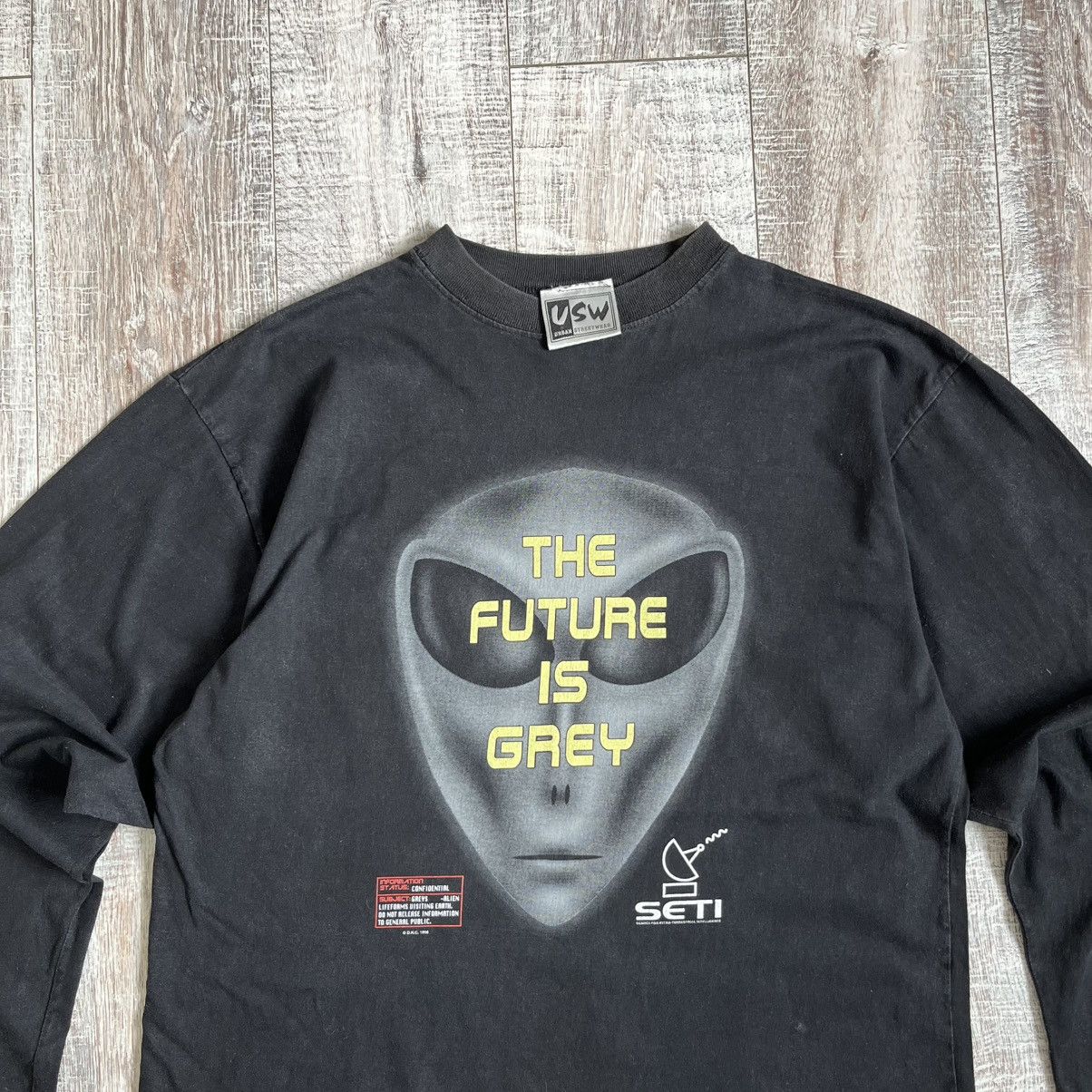 Vintage Vintage 90s Men’s Long Sleeve The Future Is Grey 1996 UFO Size US M / EU 48-50 / 2 - 3 Thumbnail