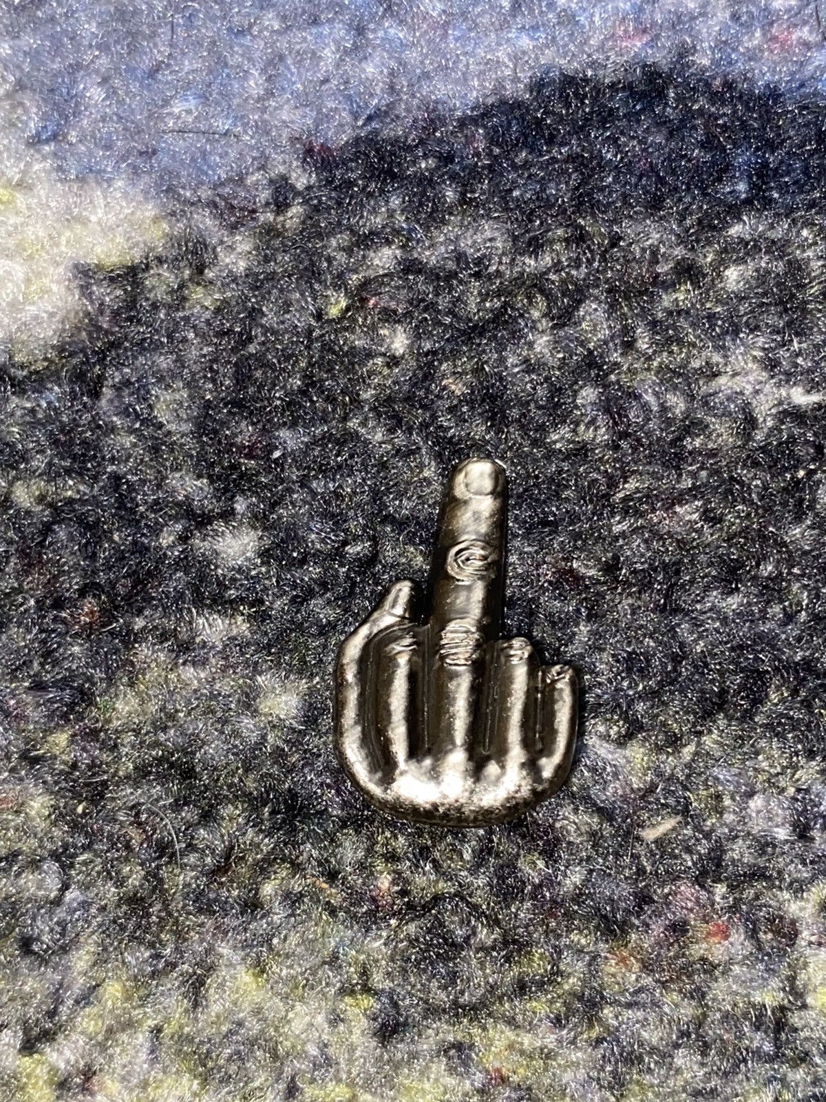 Supreme bullet hole pin silver 2個セット Spring/Summer 2022 Preview – Supreme
