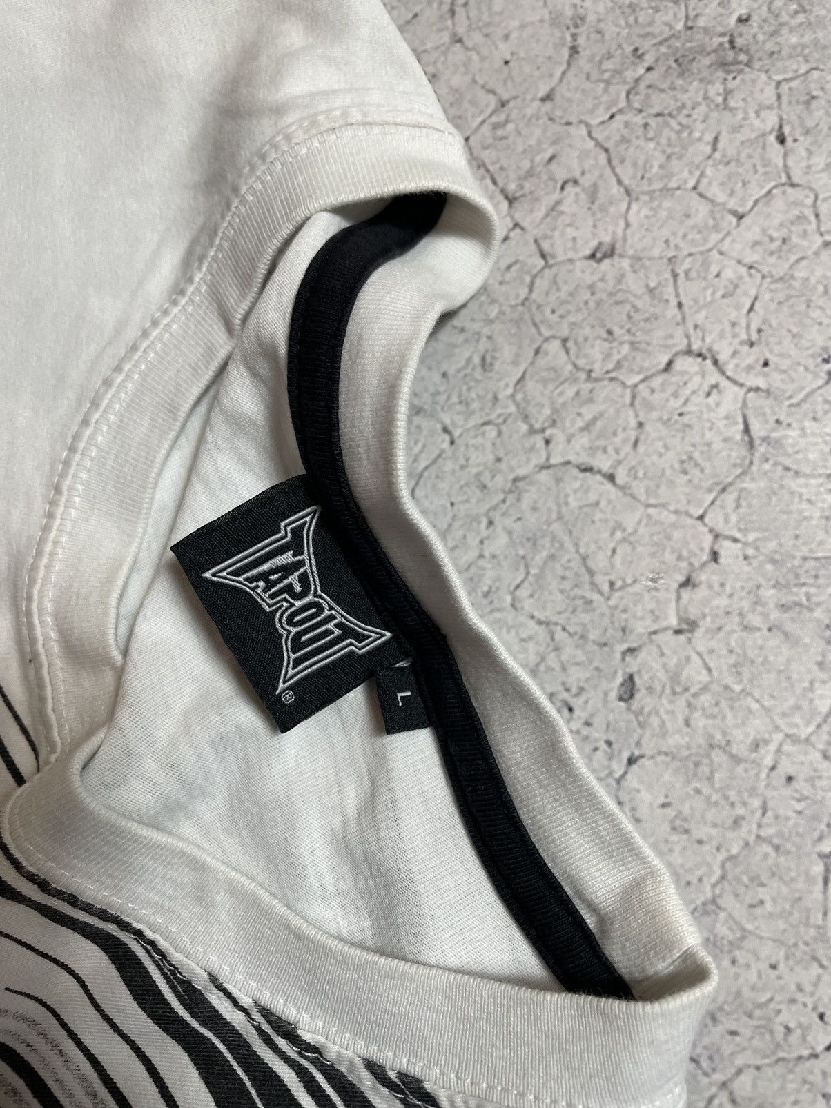 Tapout Vintage Tapout Big Logo White Y2K T-Shirt Size US L / EU 52-54 / 3 - 7 Thumbnail