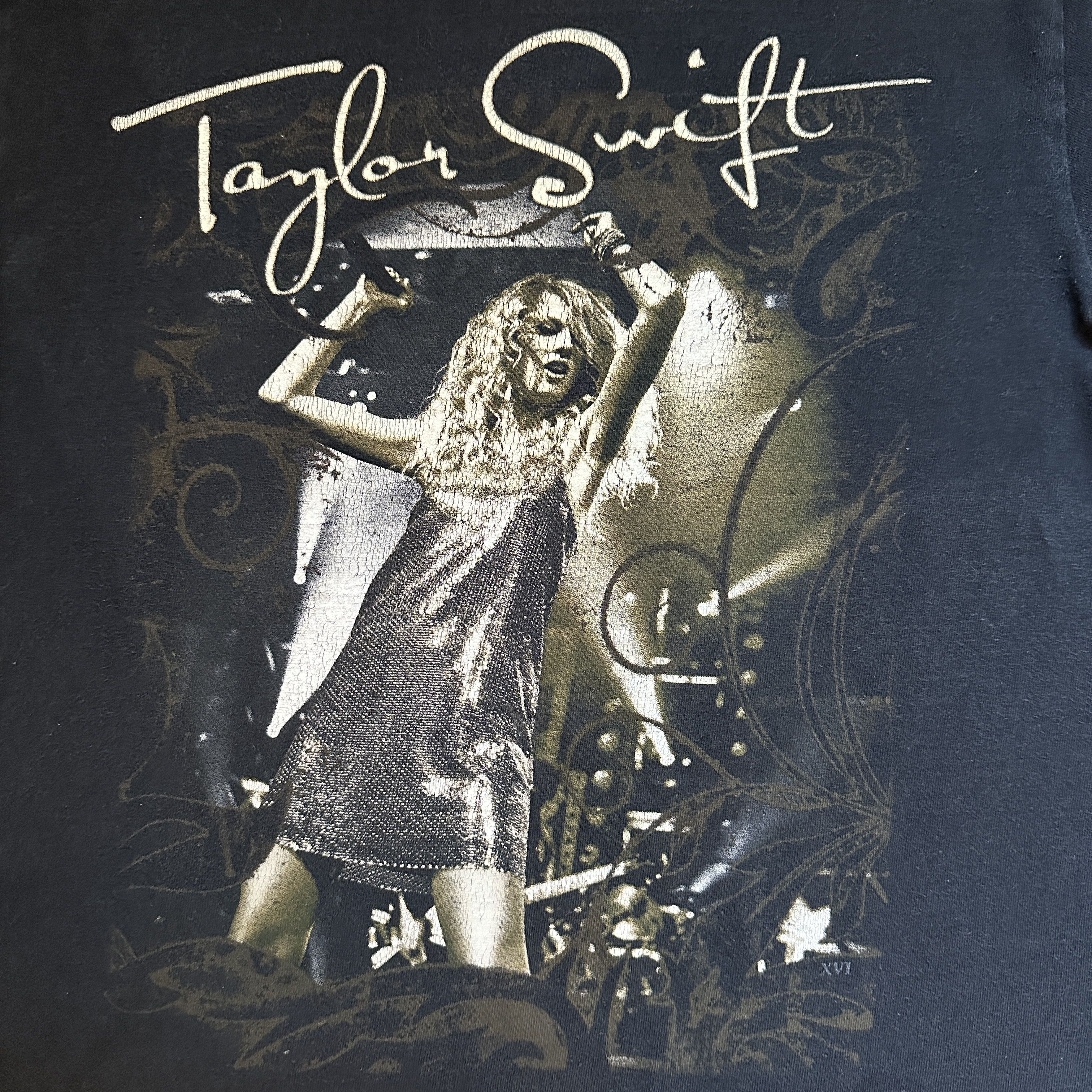 Band Tees TAYLOR SWIFT 2009 Fearless Concert Tour Size T-Shirt BLACK S Size US S / EU 44-46 / 1 - 4 Thumbnail