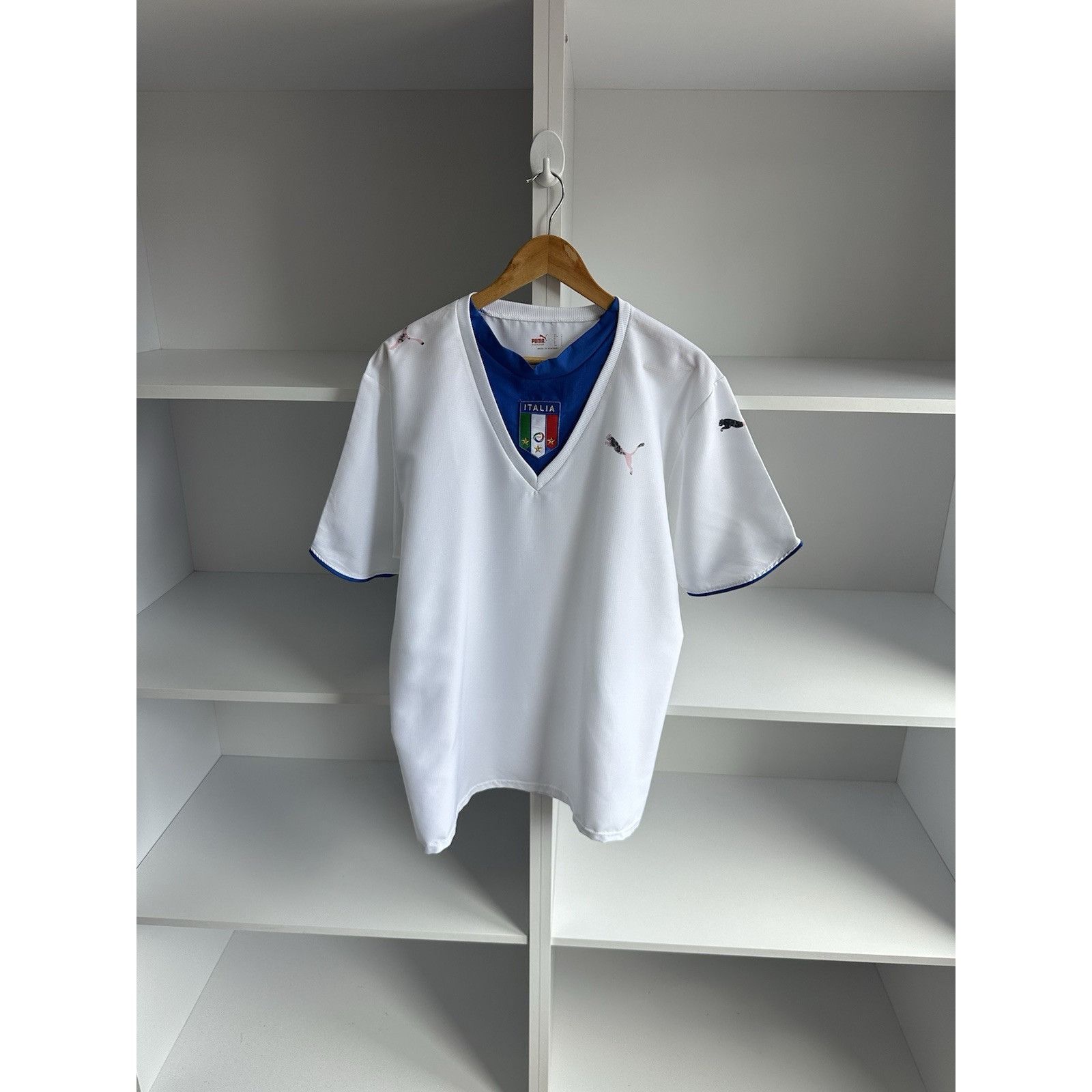 Puma ITALY 2006 AWAY FOOTBALL SHIRT SOCCER JERSEY PUMA sz XL MEN Size US L / EU 52-54 / 3 - 1 Thumbnail