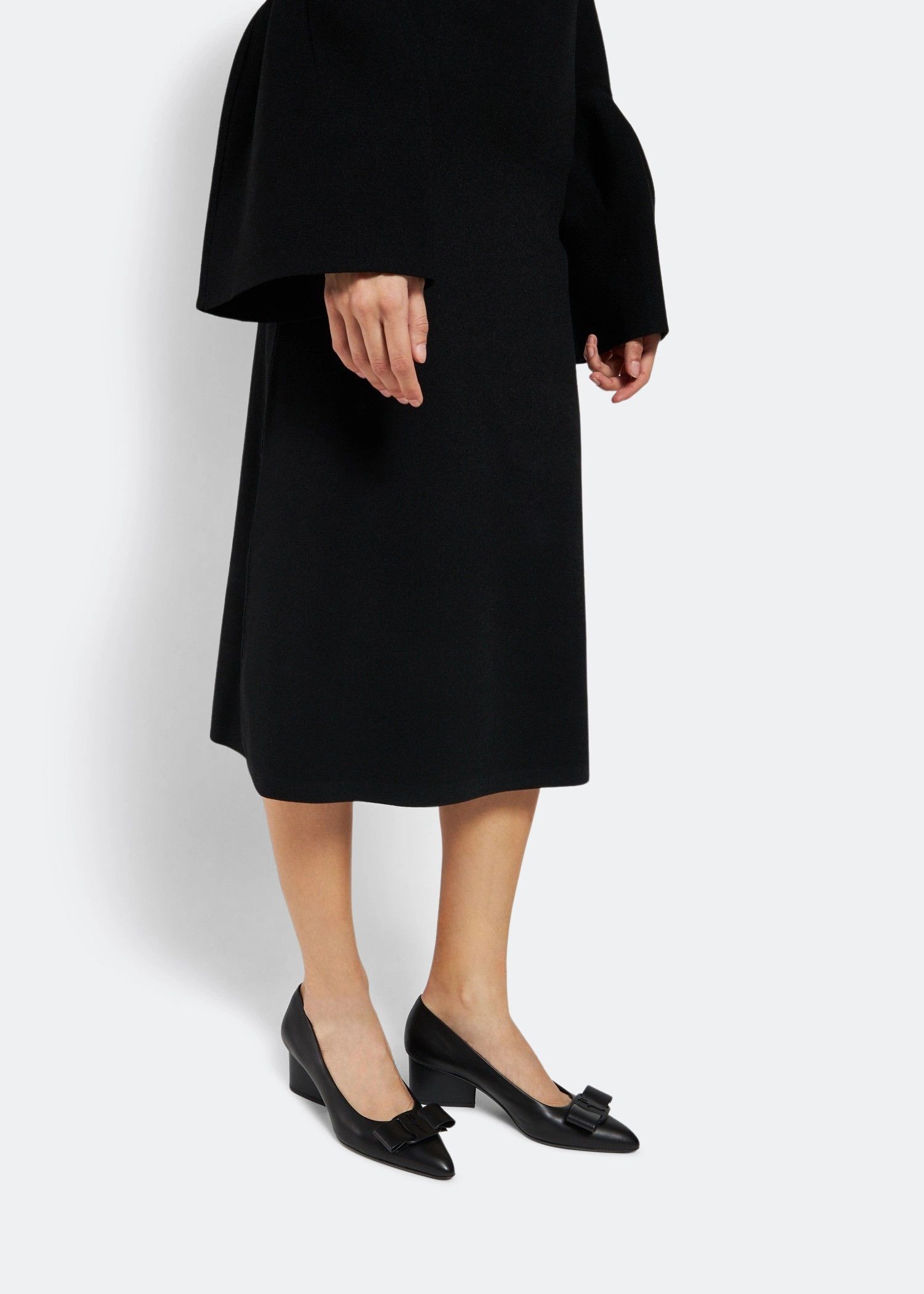 Salvatore Ferragamo o1s1rm0526 Viva Pumps in Black Size US 10 / IT 40 - 2 Thumbnail