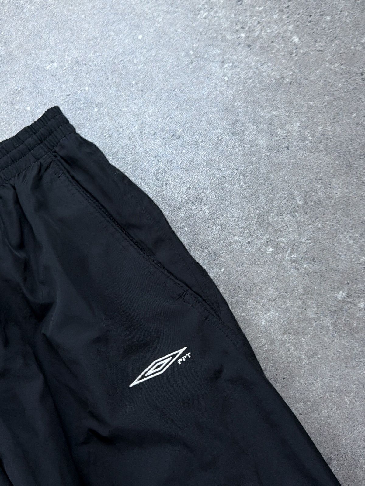 Umbro Umbro Nylon Vintage Parachute Sweatpants Black Drill Size US 30 / EU 46 - 2 Thumbnail