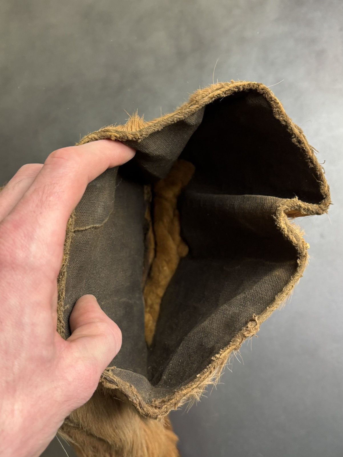 Vintage Antique Bear Fur Gauntlets Vintage Bearskin Mittens WW1 WW2 Size ONE SIZE - 6 Thumbnail