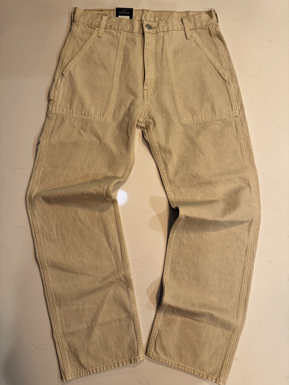 (Never worn)Bone Levi’s cargo pants