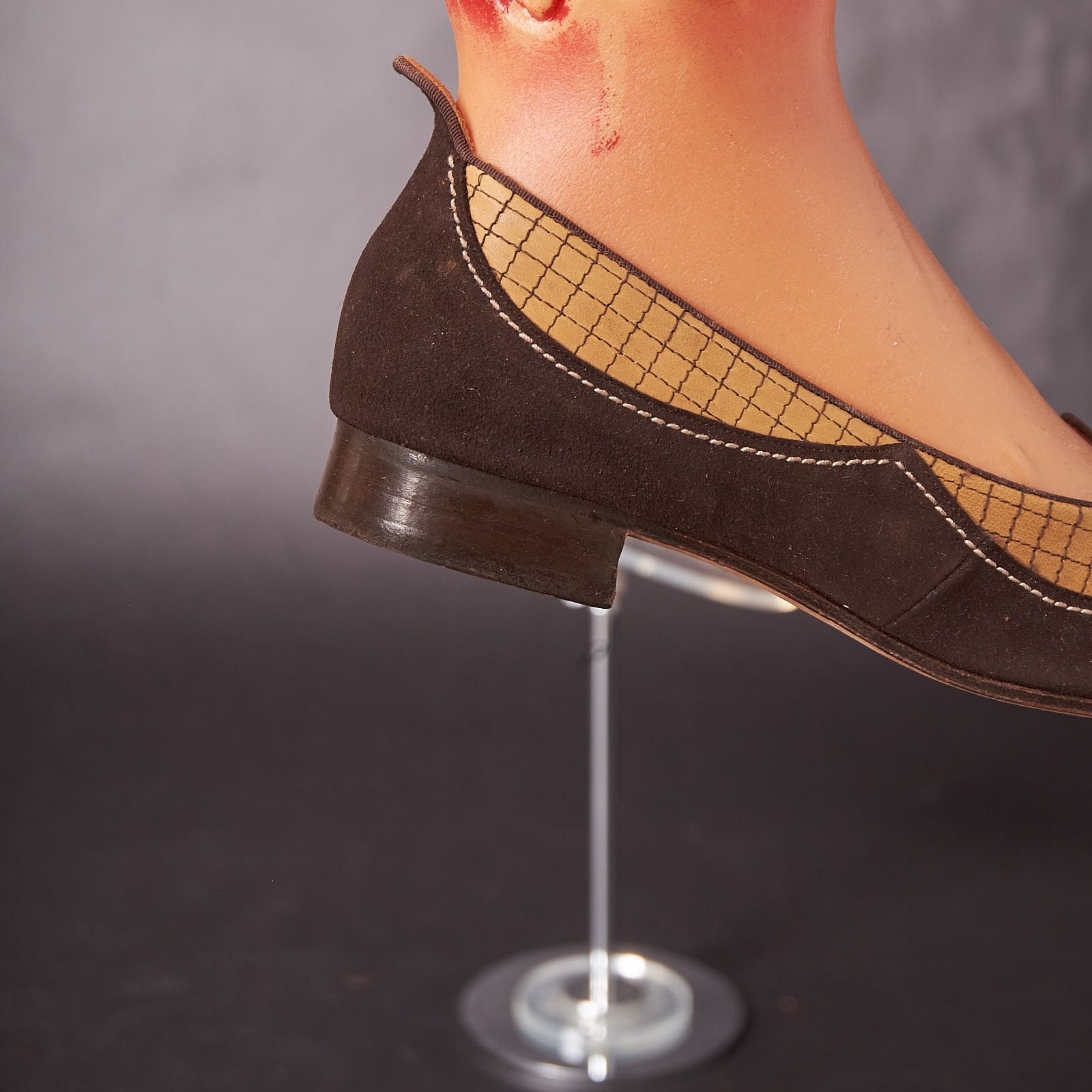 Vintage 1950s Brown Suede Wing Tip Flats Shoes Size US 4.5 / IT 34.5 - 7 Thumbnail