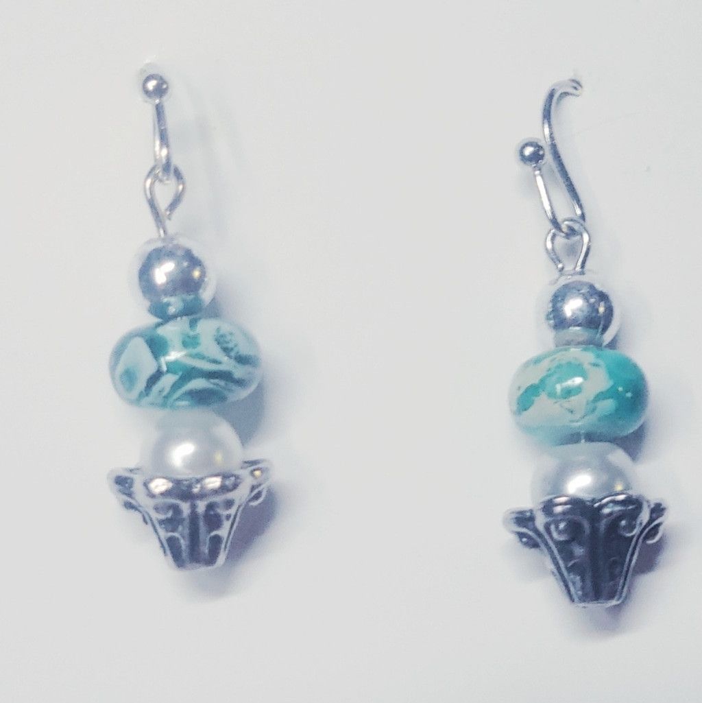 Handmade Green Glass Bead Tulip Dangle Earrings Size ONE SIZE - 2 Thumbnail