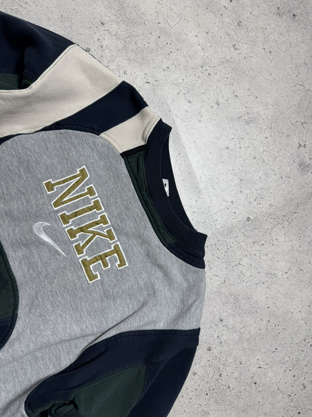 Nike Nike Vintage 90’s Big Logo Swoosh Sweatshirt Size XL Size US XL / EU 56 / 4 - 4 Thumbnail