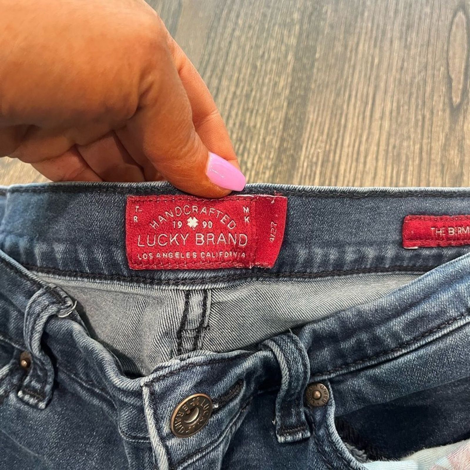 Lucky Brand Lucky Brand The Bermuda Dark Wash Denim Shorts Size 4/27 Size 27" / US 4 / IT 40 - 4 Thumbnail
