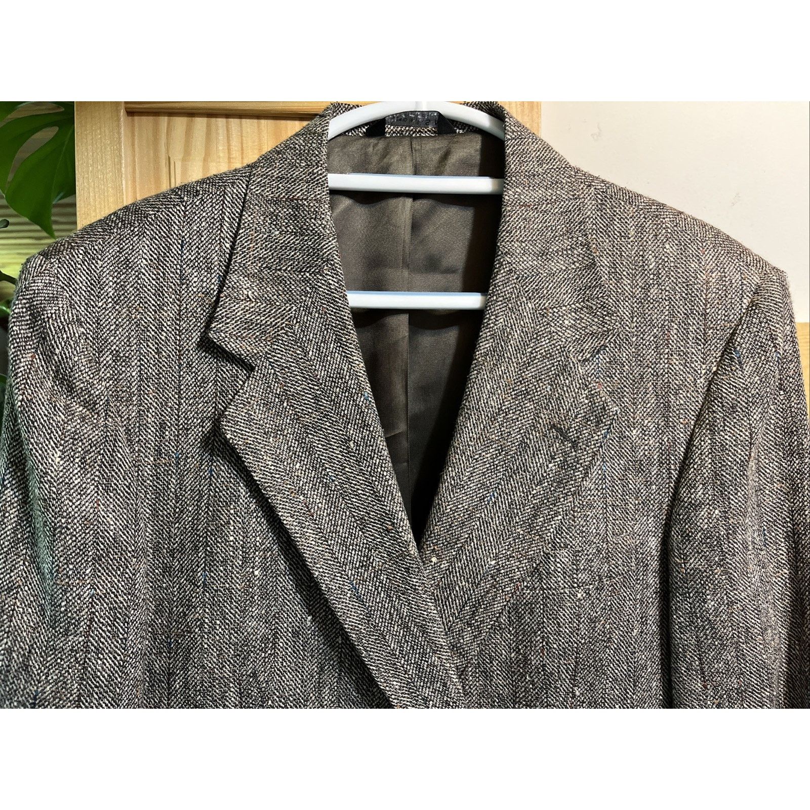 Botany 500 Botany 500 Men’s 42 Reg L Wool Tweed Gray 2 Button sportcoat Size US L / EU 52-54 / 3 - 5 Thumbnail