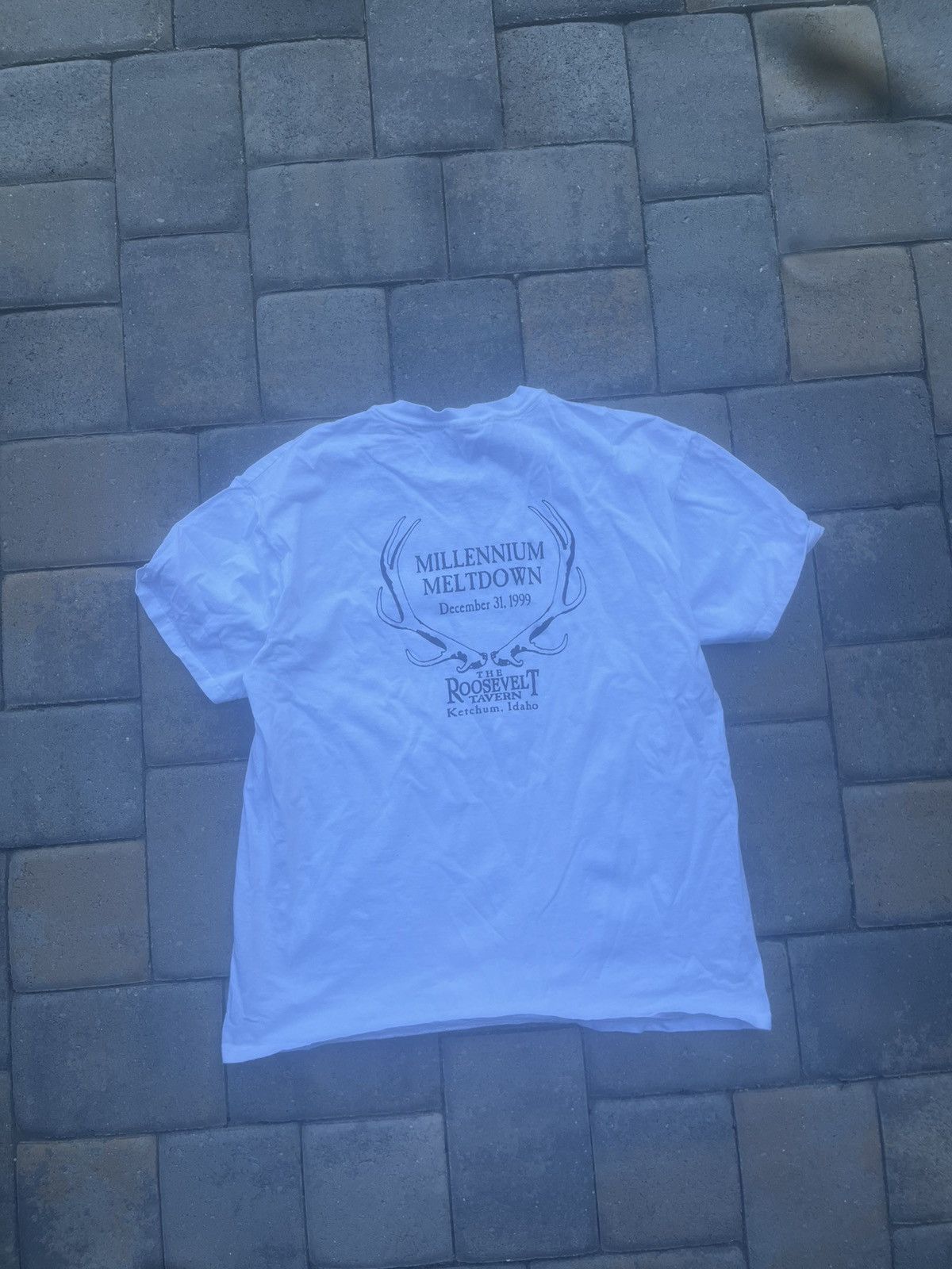 Vintage Vintage 90s Millennium Meltdown Tee Size US L / EU 52-54 / 3 - 1 Thumbnail
