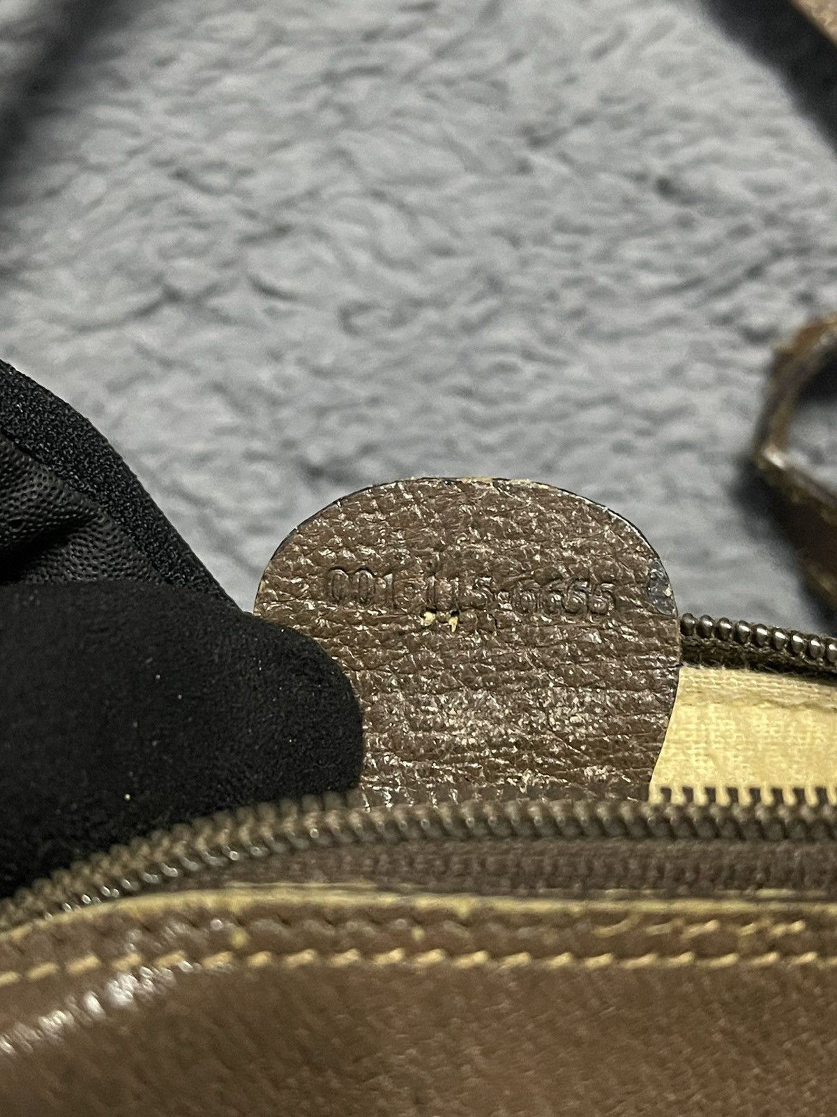 Gucci × Vintage Vintage Gucci Sling Bag Monogram Size ONE SIZE - 13 Thumbnail