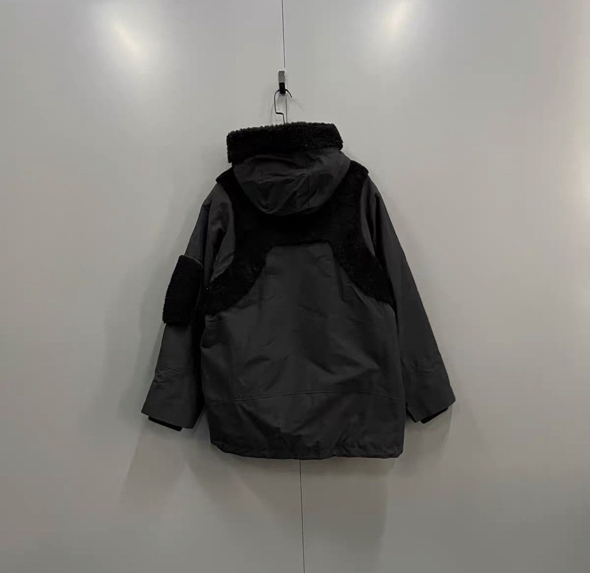 Louis Vuitton Louis Vuitton Fleece Paneled Hooded Jacket J41 Size US M / EU 48-50 / 2 - 2 Thumbnail