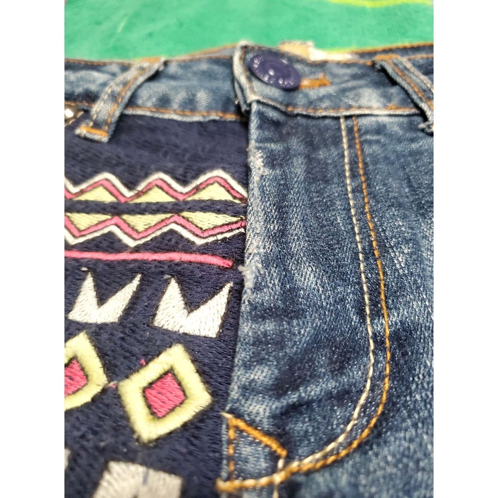 Bershka BERSHKA BSK Denim Collection Women Shorts Embroidered Stud Denim 2in Inseam Blue 28 Regular XS? 34 Eur 6 UK Size 28" / US 6 / IT 42 - 6 Thumbnail