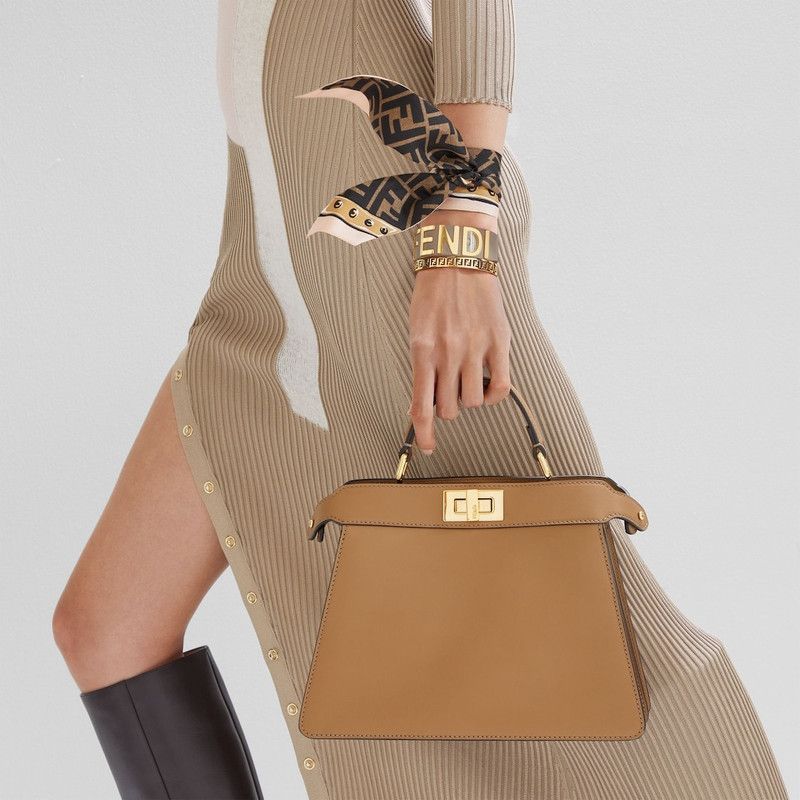 Fendi o1B3y1r0326 Size : OS / Graphy Watch in Brown/Gold Size ONE SIZE - 4 Thumbnail