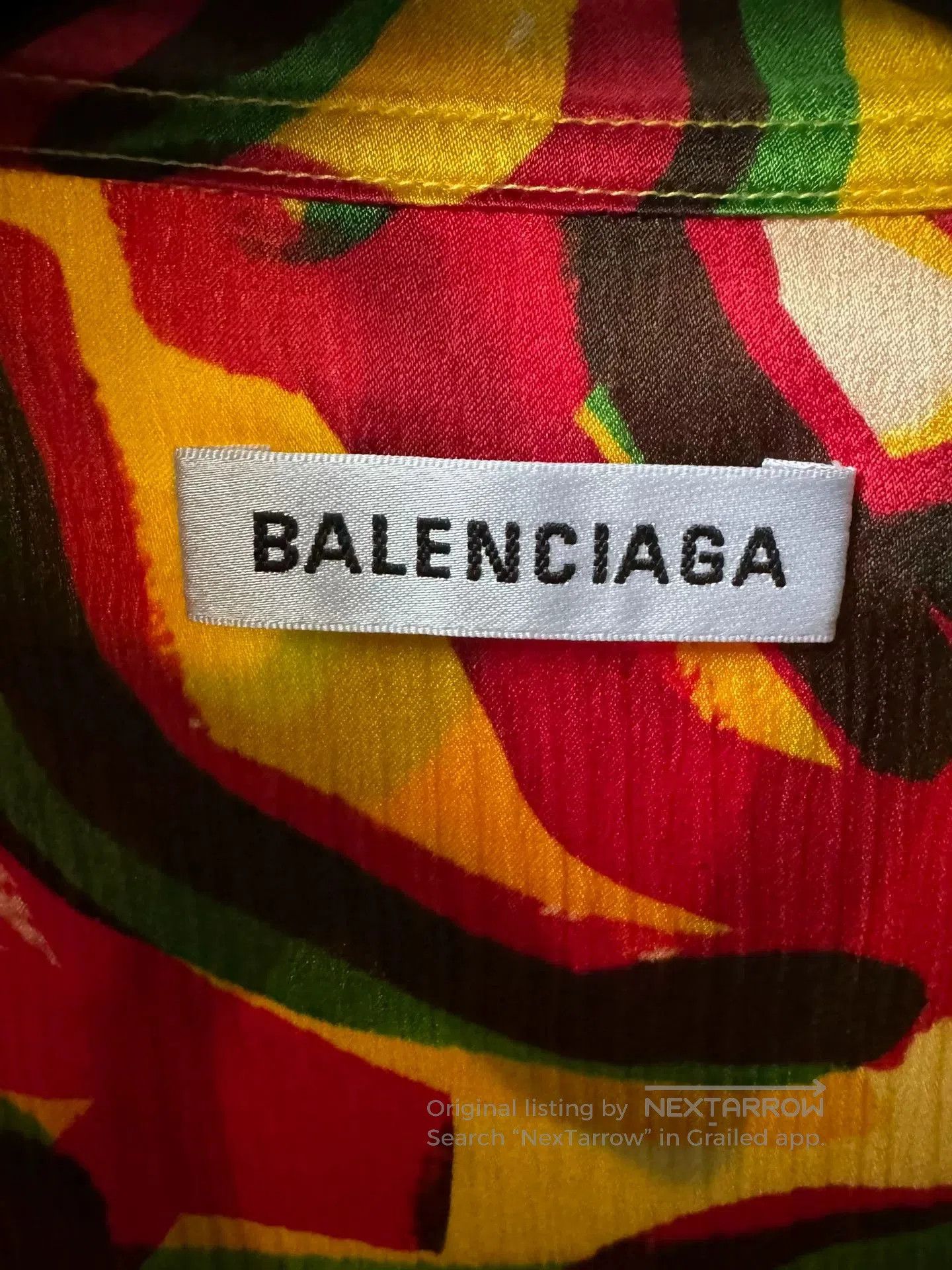 Balenciaga Balenciaga AW18 Silk Shirt with Pleats. Size XS / US 0-2 / IT 36-38 - 2 Thumbnail