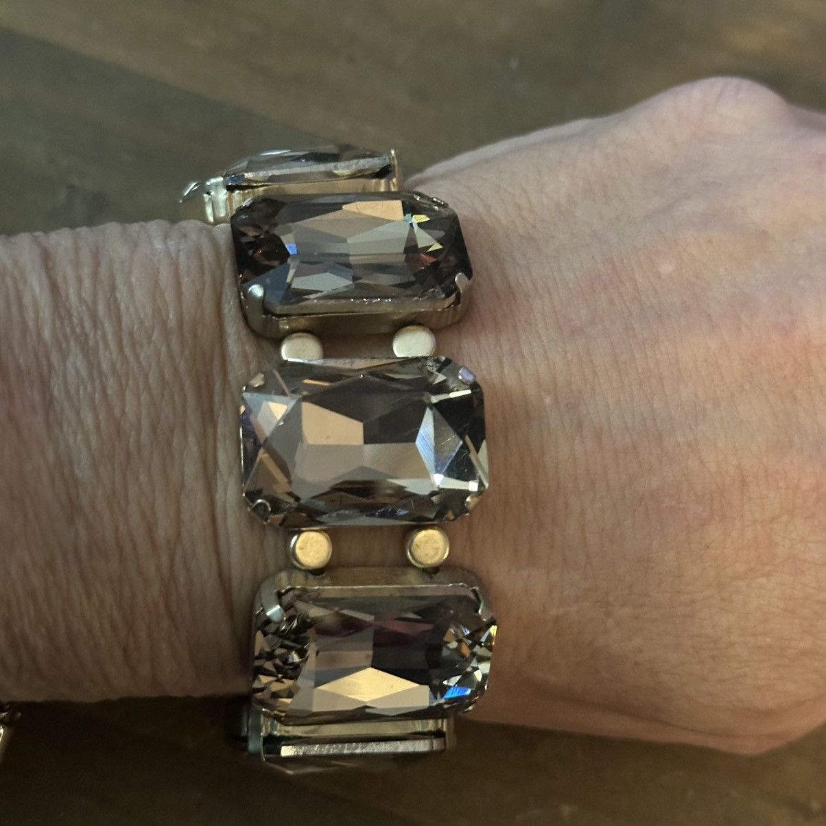 Other Gold tone faceted rectangular glass stones stretch bracelet Size ONE SIZE - 3 Thumbnail