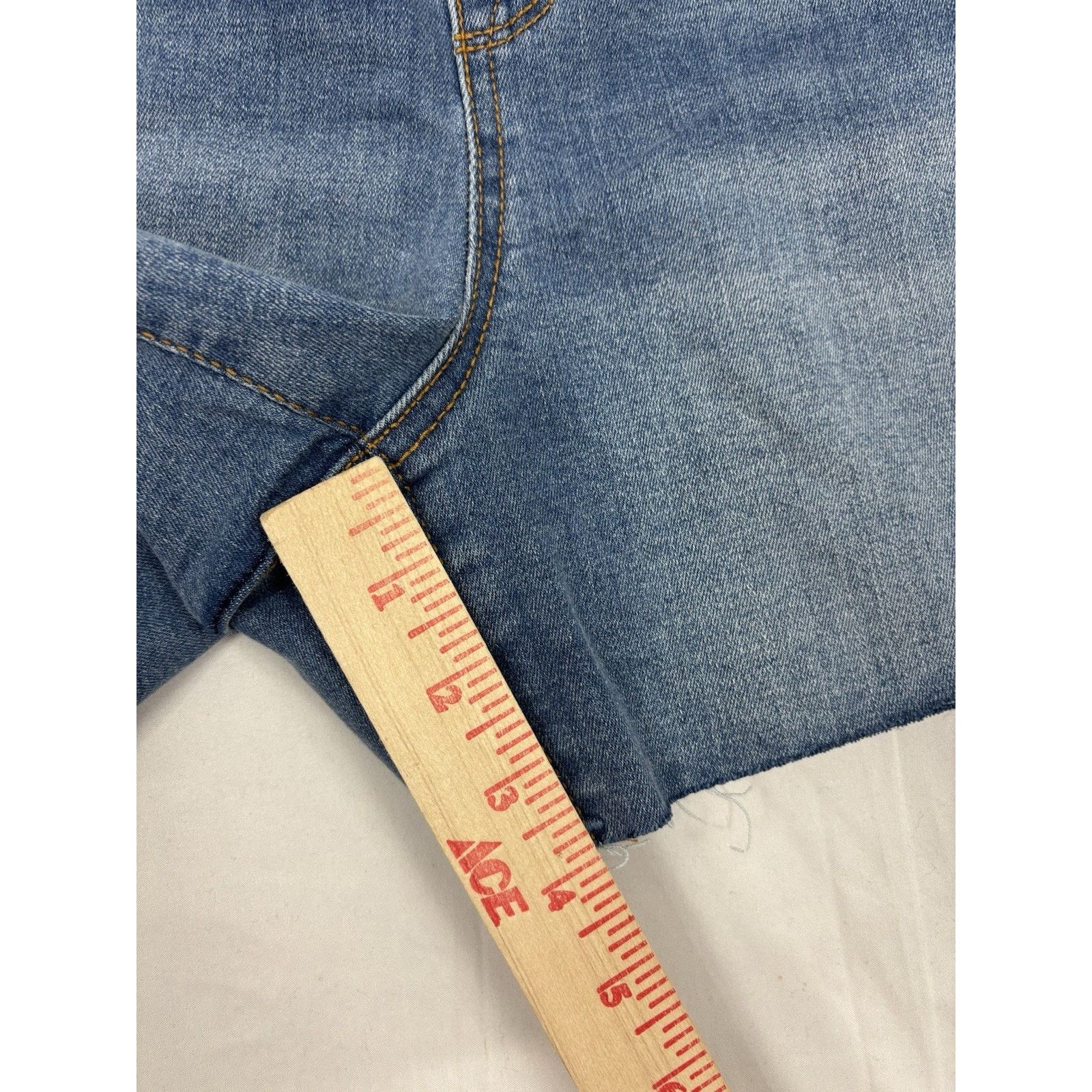 Target Basics Ingrid & Isabel Maternity 16 Panel Denim Jean Shorts Light Size 38" / US 16 / IT 52 - 2 Thumbnail